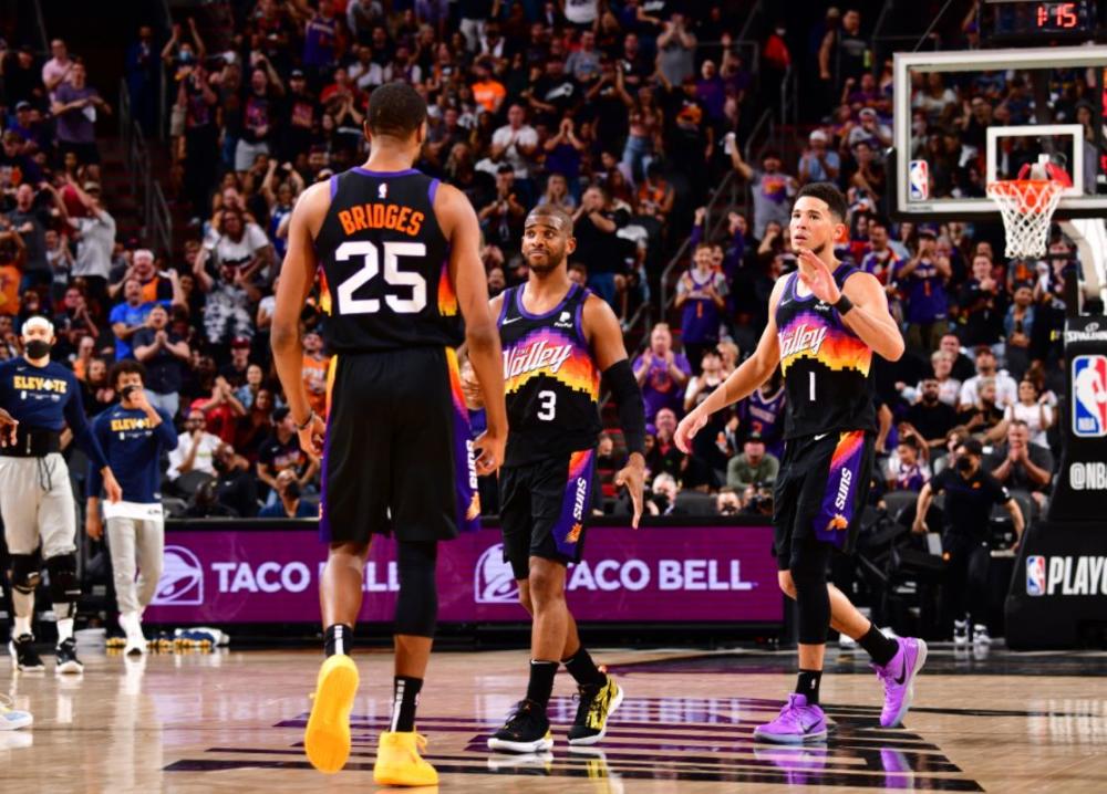 在攻防两端 在攻防两端