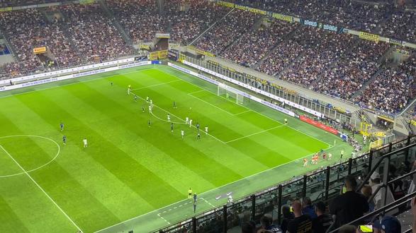 一个更谨慎 一个更谨慎